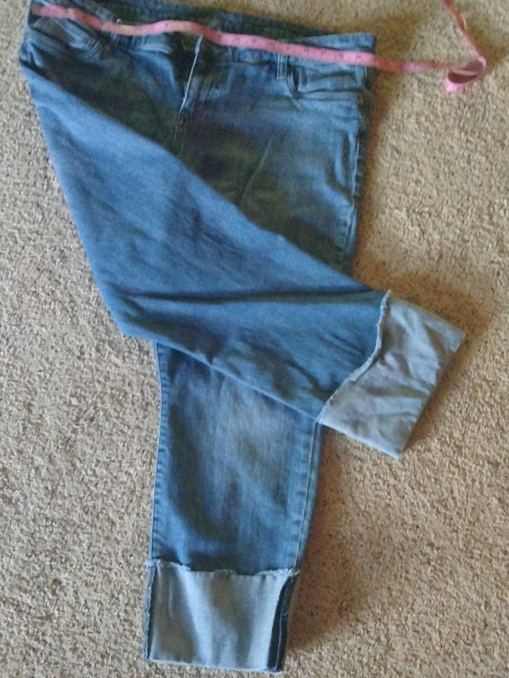 Kut from the Kloth Medium Blue Cuffed Cropped Jeans - Picture 6 of 8